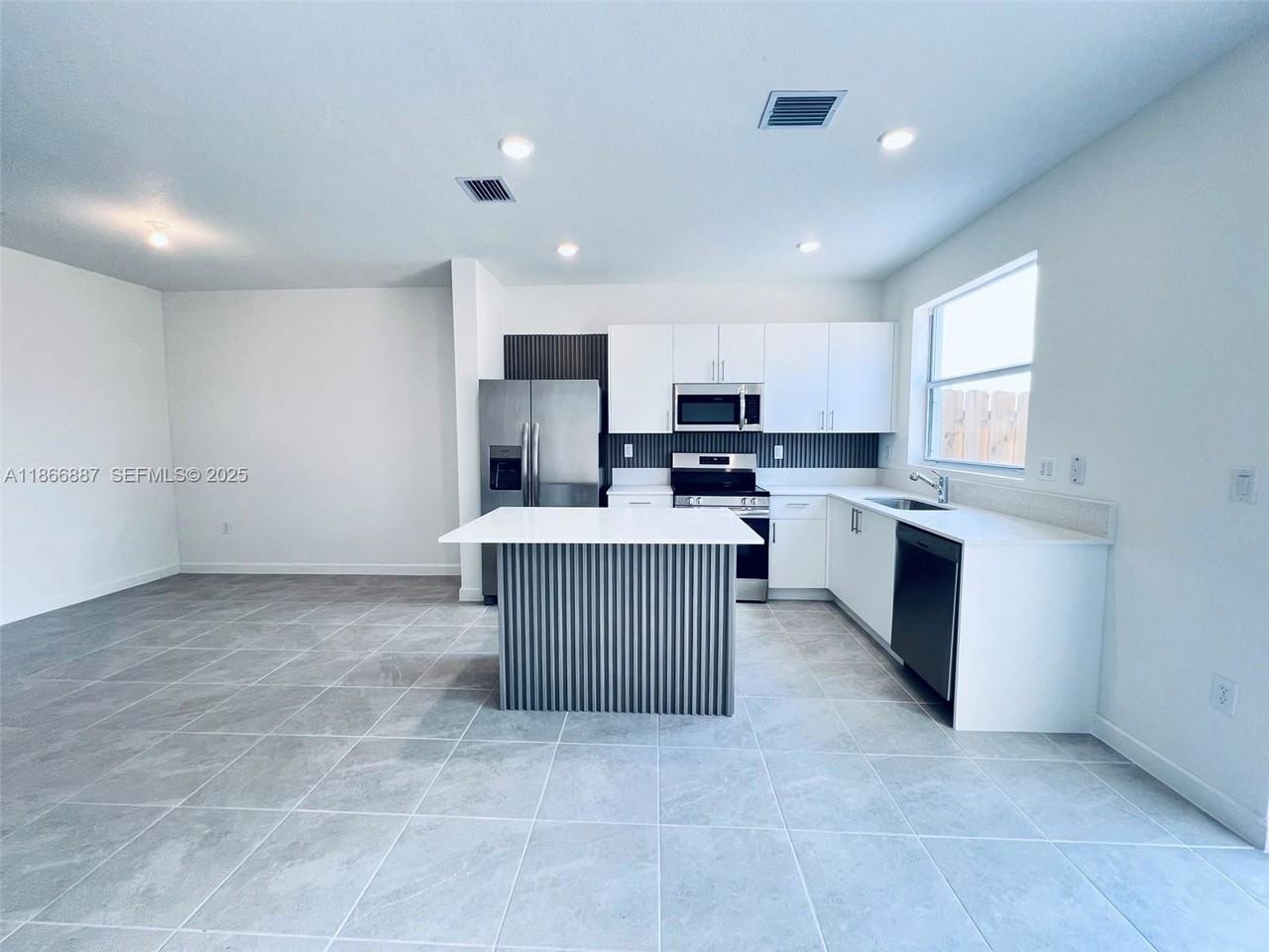 17955 Sw 358th St - Photo 3 of 8