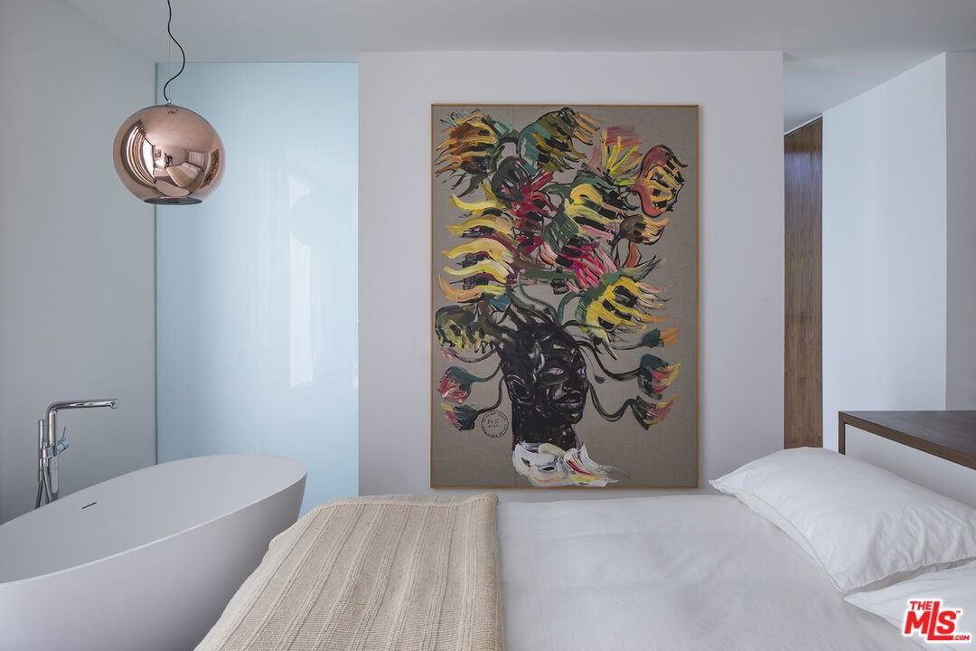 2635 Hargrave Dr - Photo 2 of 8