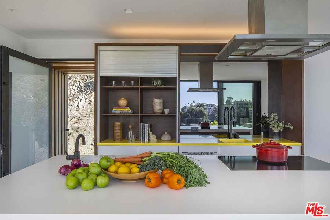 2635 Hargrave Dr - Photo 5 of 8