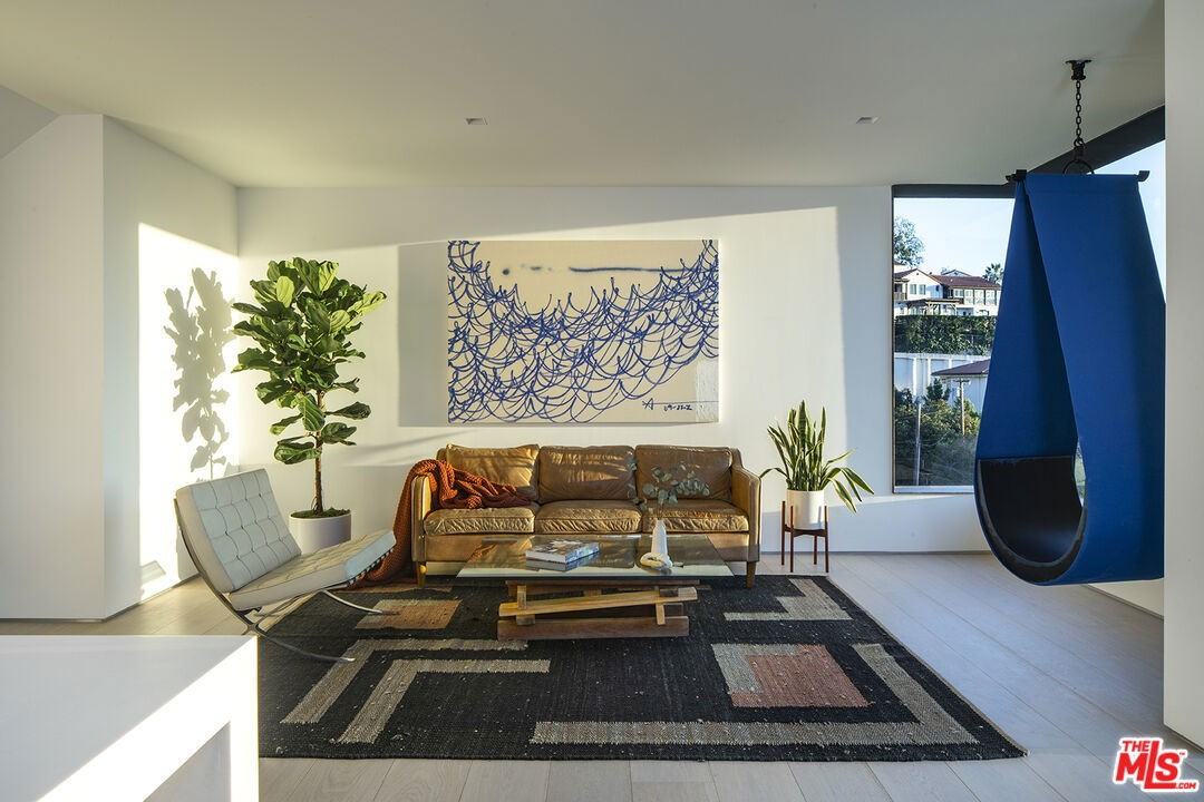 2635 Hargrave Dr - Photo 7 of 8