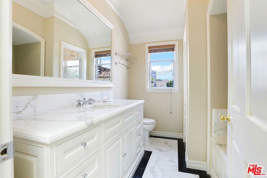 151 S Rodeo Dr - Photo 2 of 8