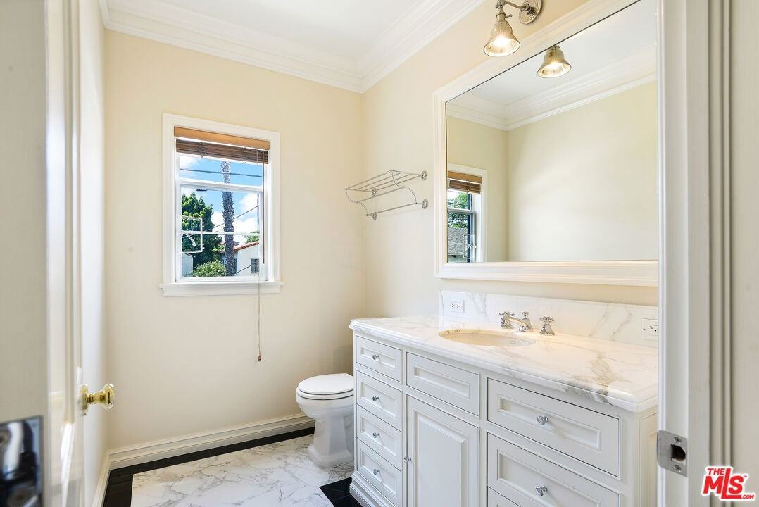 151 S Rodeo Dr - Photo 4 of 8