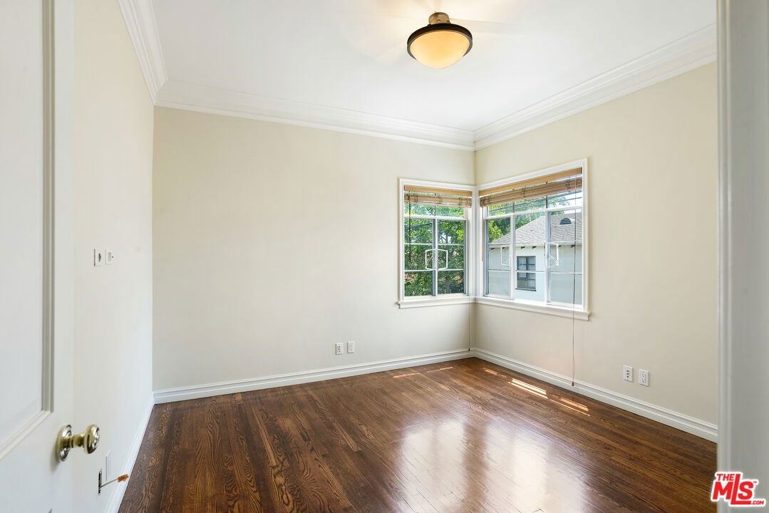 151 S Rodeo Dr - Photo 5 of 8