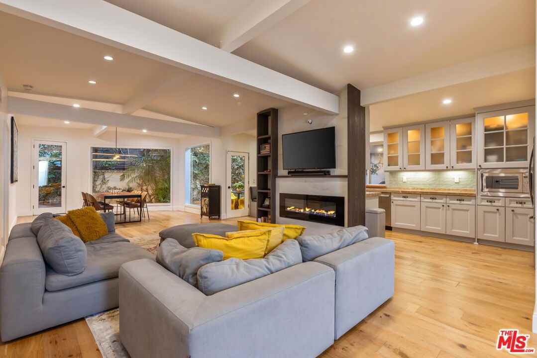 7473 Mulholland Dr - Photo 5 of 8