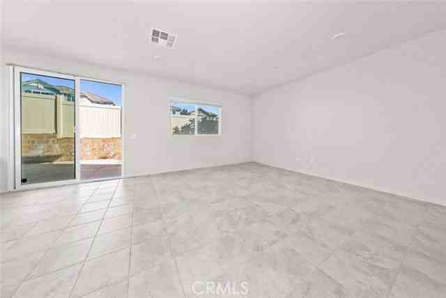 11640 Eldridge Ave - Photo 4 of 7