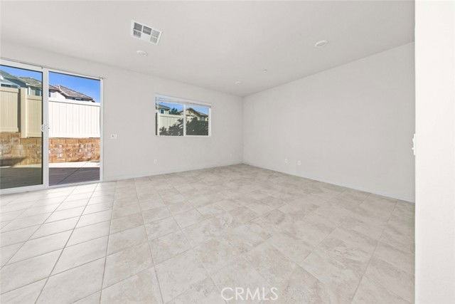 11640 Eldridge Ave - Photo 5 of 7