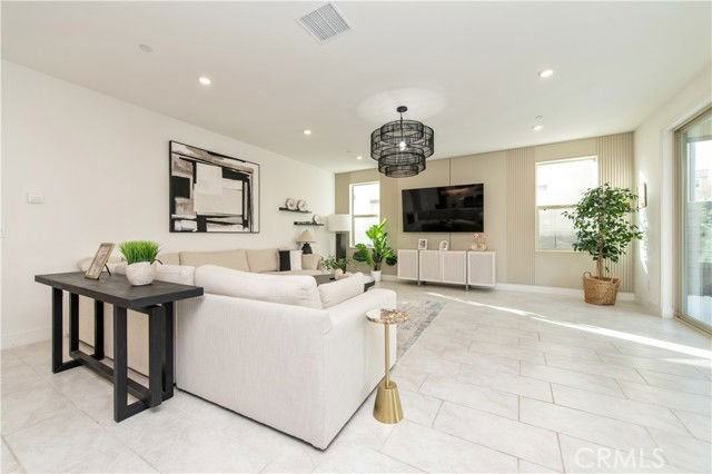 295 Autumn Way - Photo 2 of 8