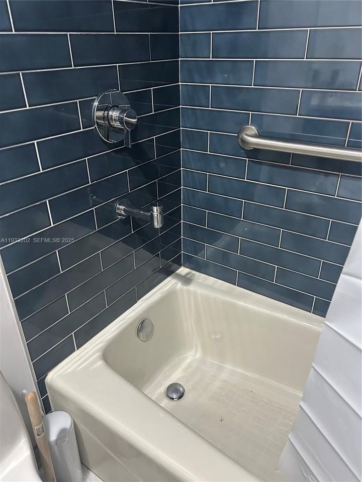 6201 Sw 38th Ct #6201 - Photo 7 of 11