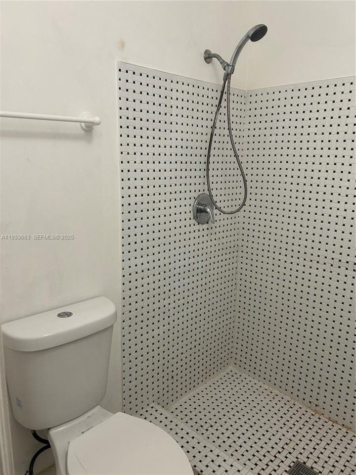 9729 Hammocks Blvd #201E - Photo 7 of 10