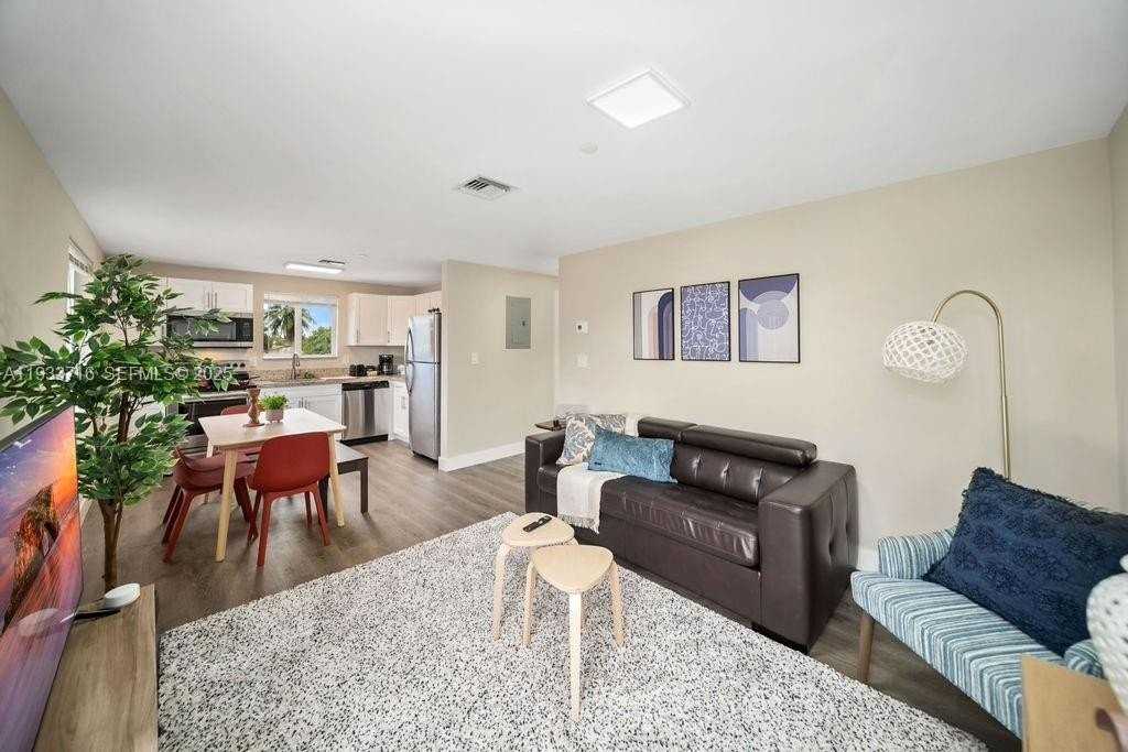 2311 Scott St #4 - Photo 3 of 21