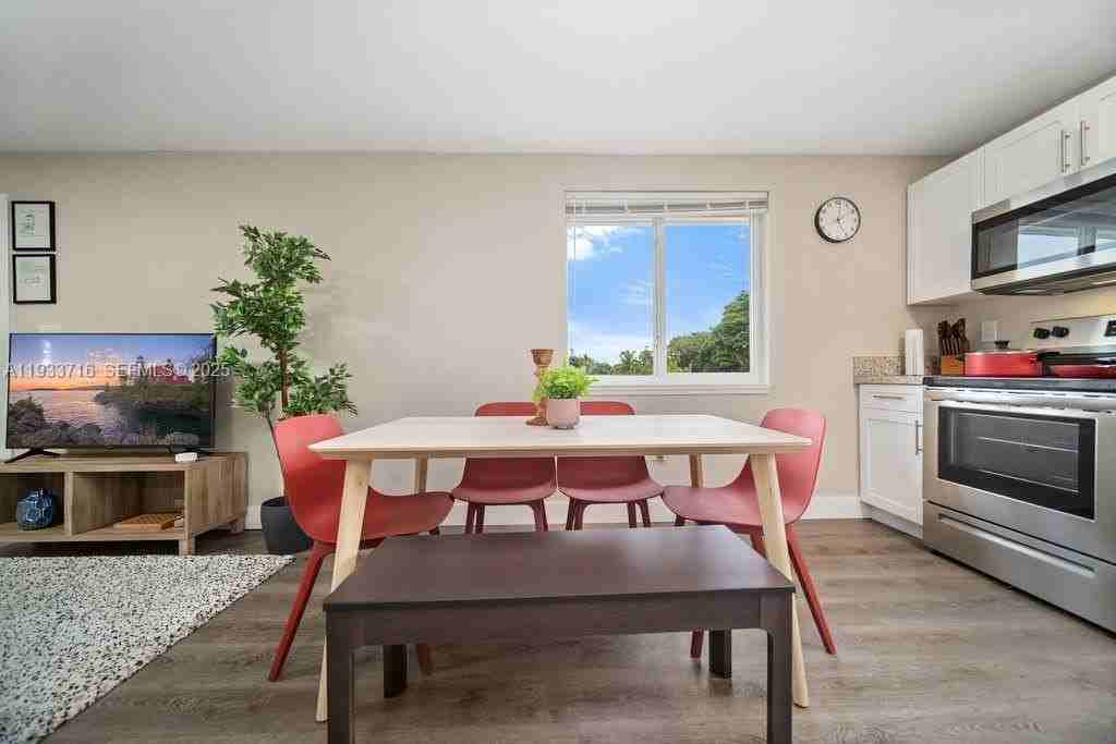 2311 Scott St #4 - Photo 6 of 21