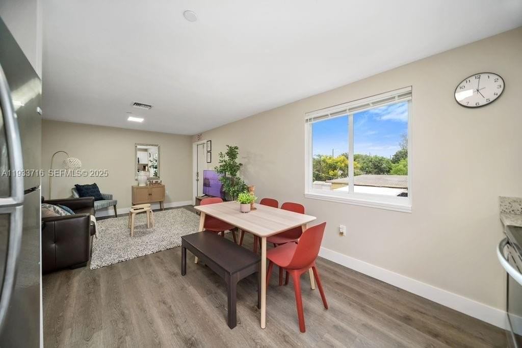 2311 Scott St #4 - Photo 7 of 21