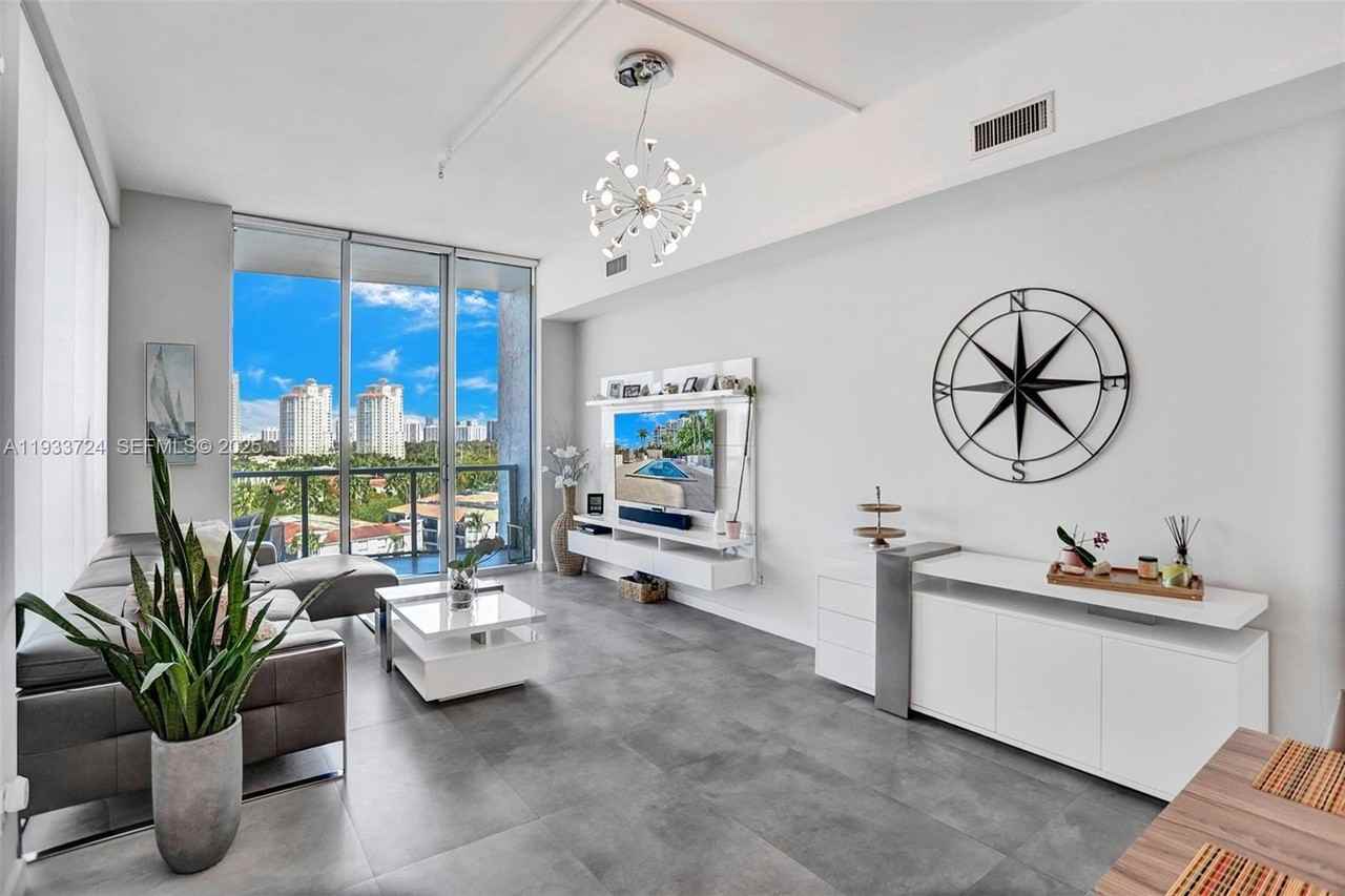 3029 Ne 188th St #814 - Photo 4 of 44