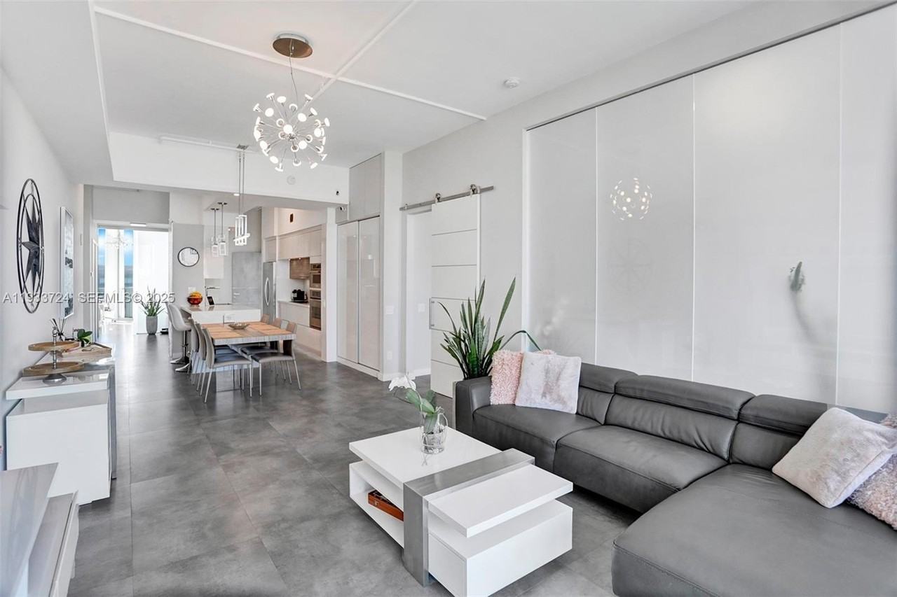 3029 Ne 188th St #814 - Photo 5 of 44