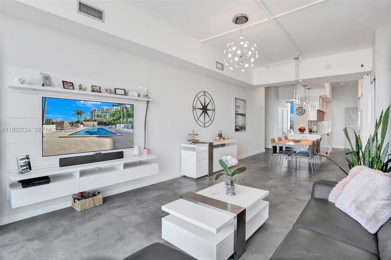 3029 Ne 188th St #814 - Photo 6 of 44