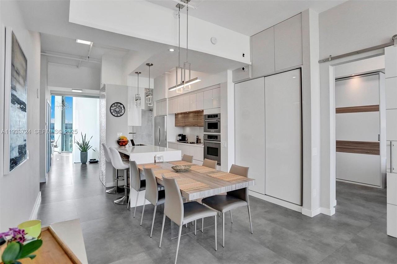 3029 Ne 188th St #814 - Photo 7 of 44