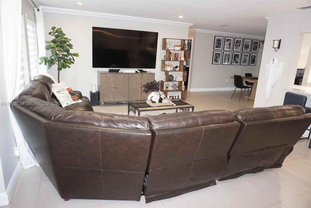 10350 Sw 16th St #0 - Photo 5 of 48