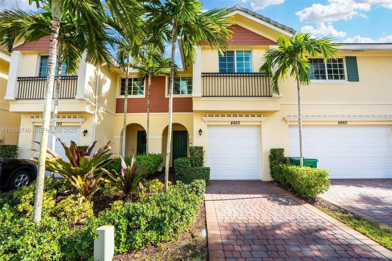 4652 Horseshoe Cir - Photo 2 of 50