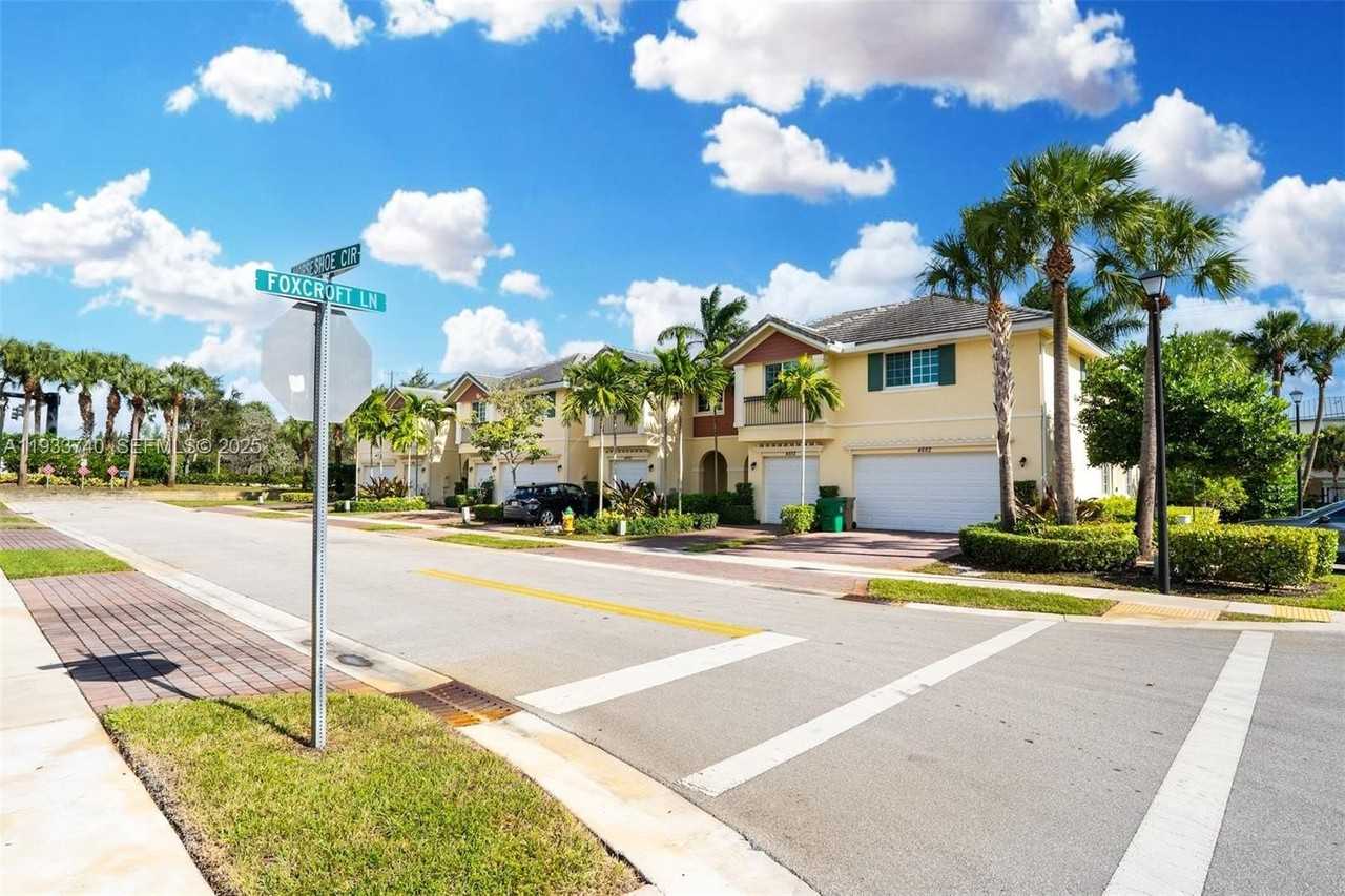 4652 Horseshoe Cir - Photo 4 of 50