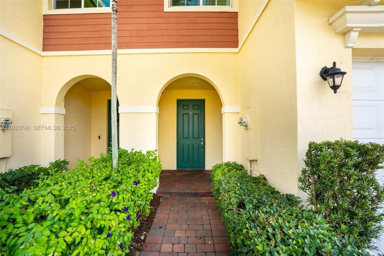 4652 Horseshoe Cir - Photo 5 of 50