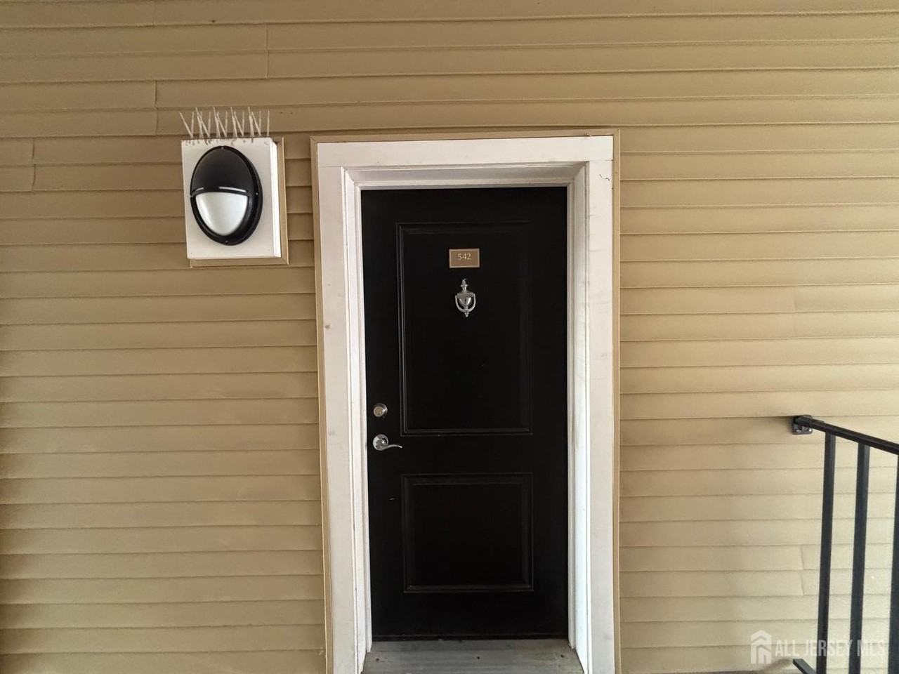 542 E Celebration Way - Photo 3 of 19