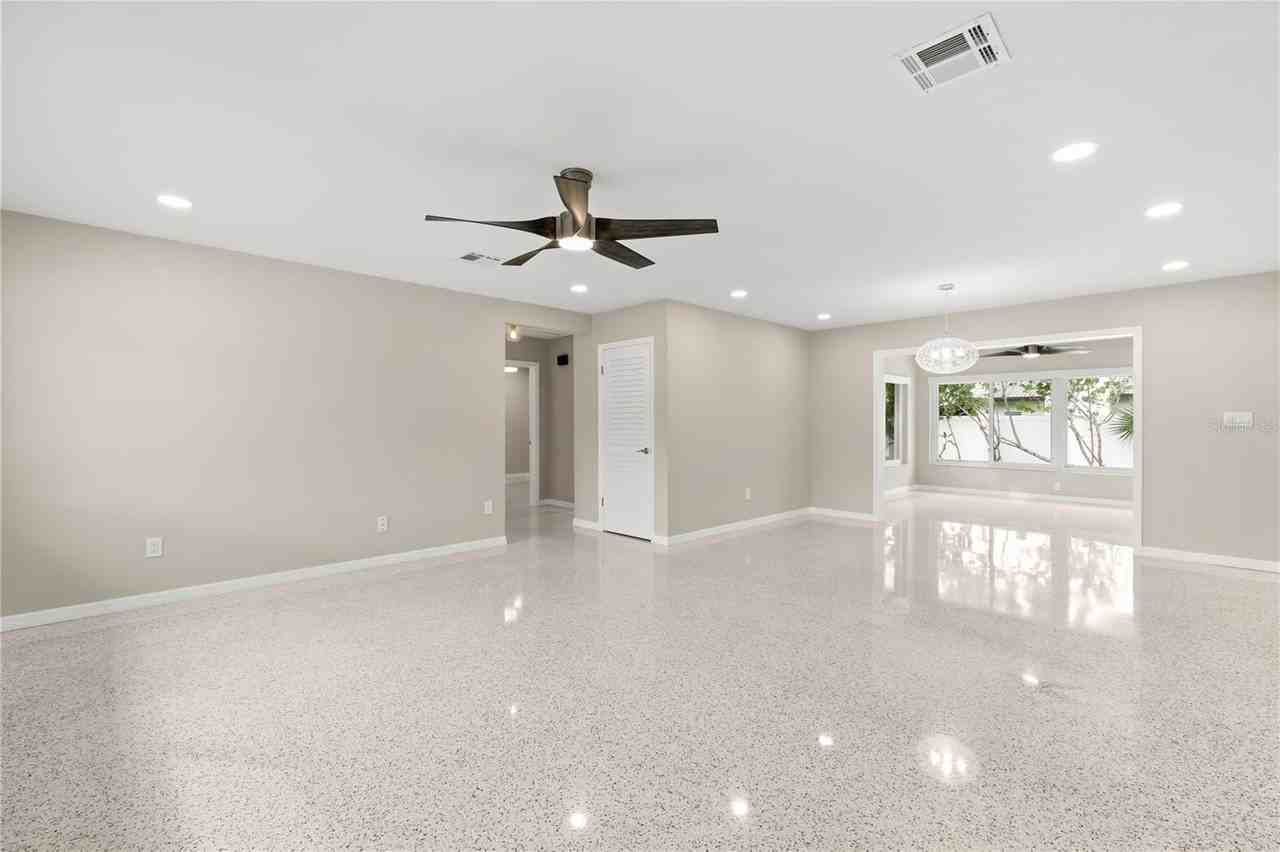 1540 San Roy Dr - Photo 5 of 34