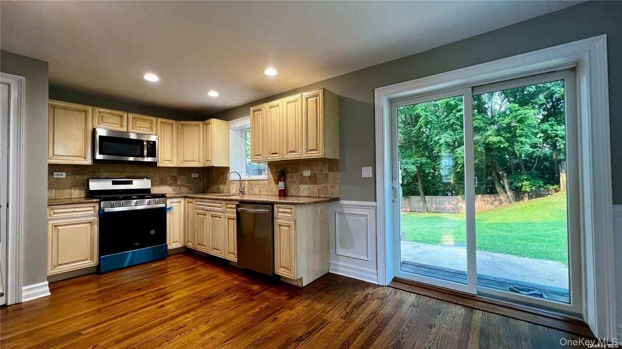 117 Summers St - Photo 4 of 18