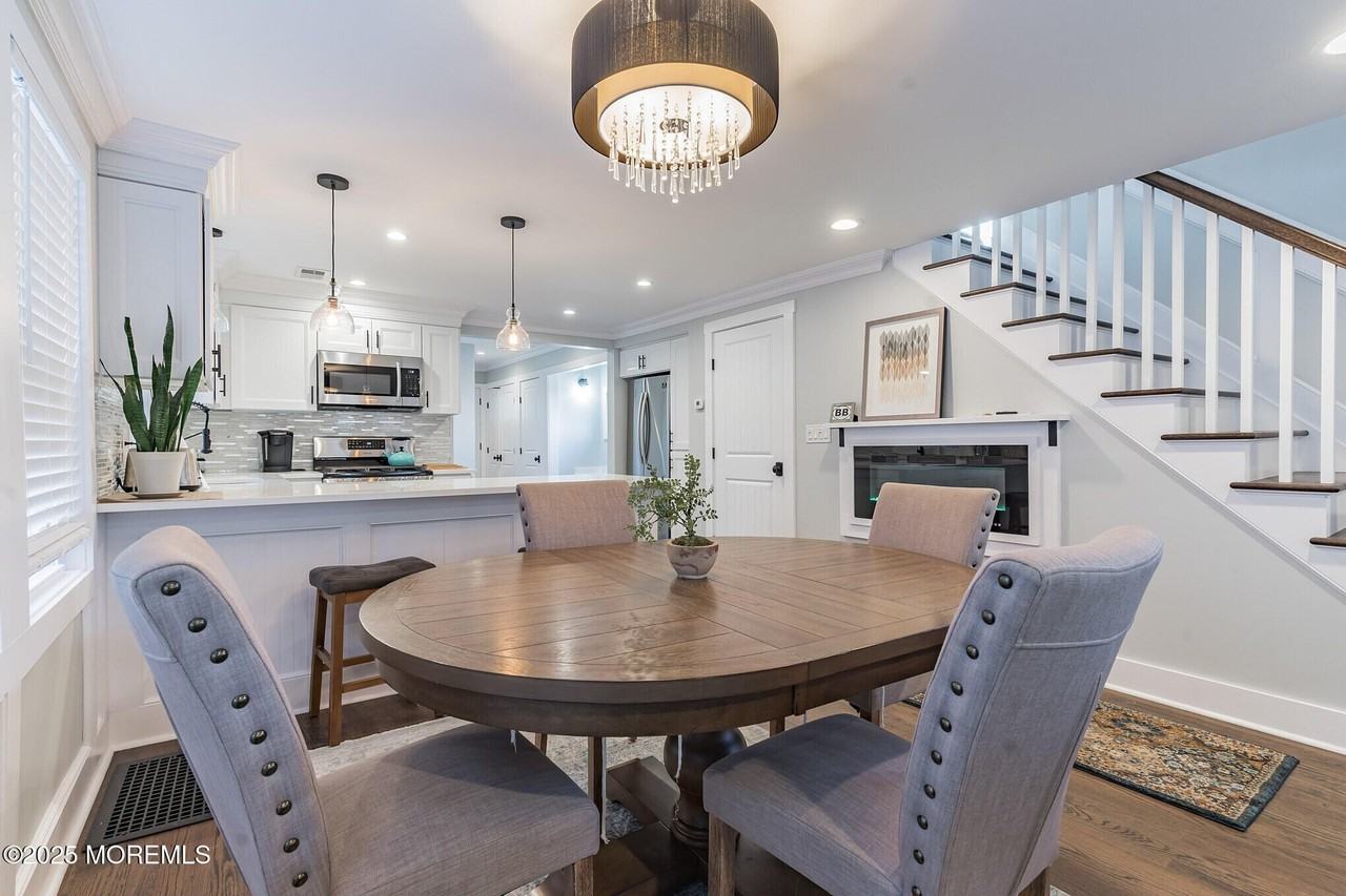 605 Monmouth Avenue unit: Front House - Photo 2 of 27