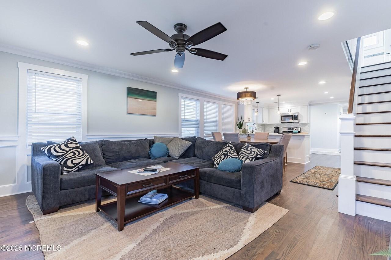 605 Monmouth Avenue unit: Front House - Photo 3 of 27