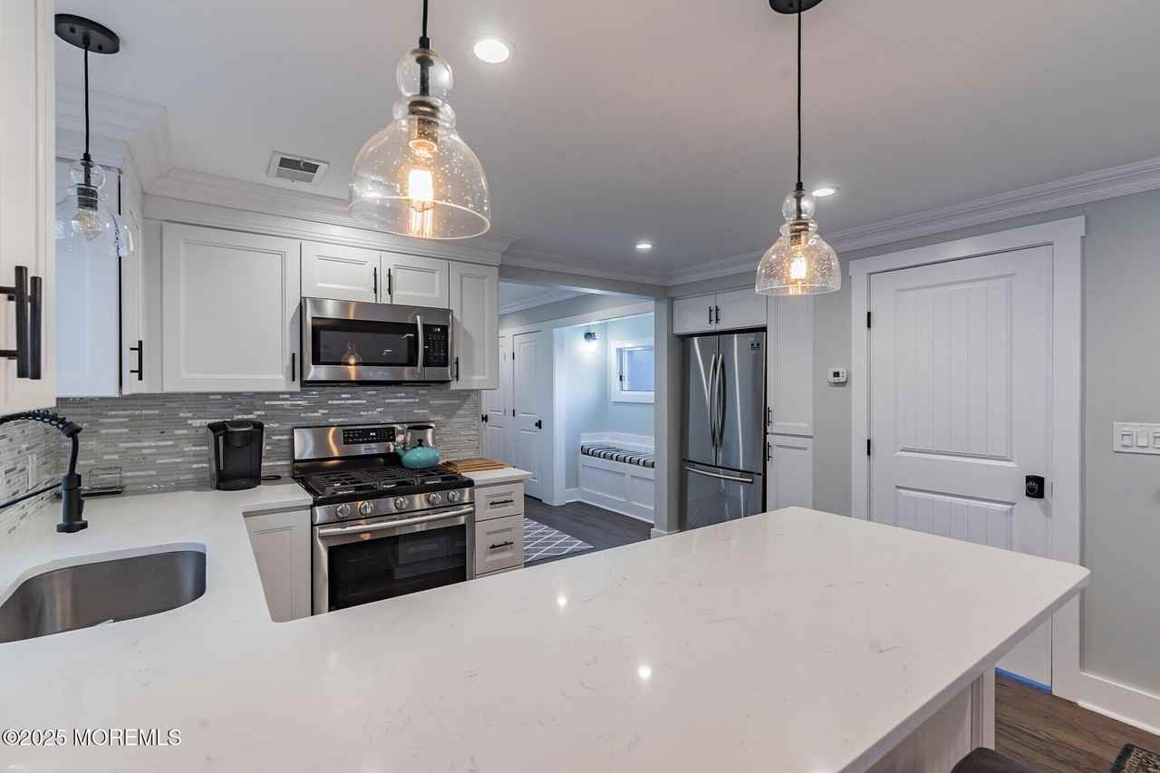 605 Monmouth Avenue unit: Front House - Photo 6 of 27