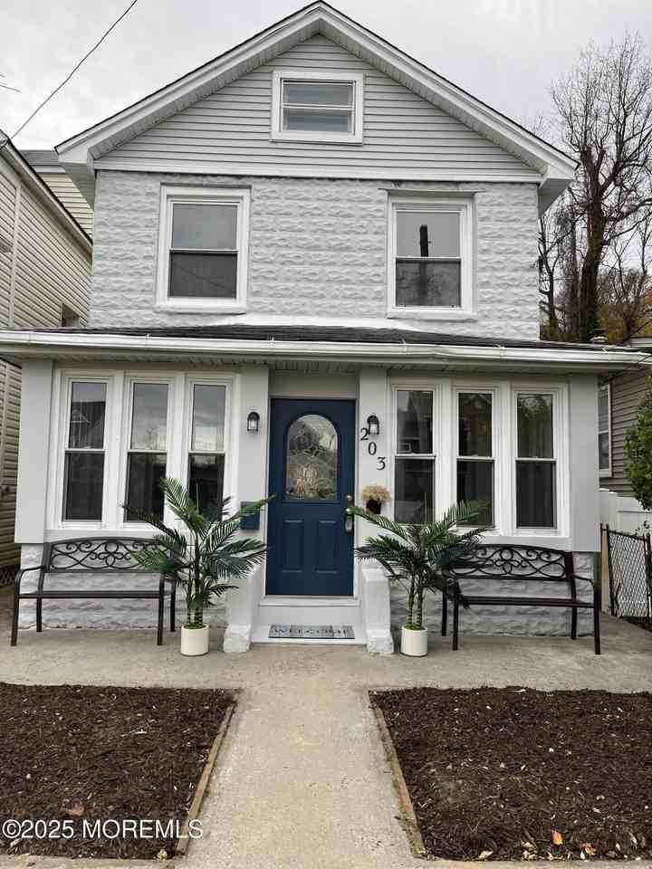 203 Shore Dr - Photo 2 of 43