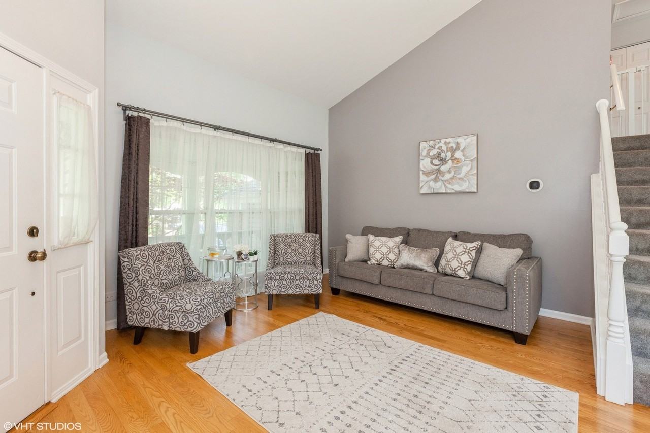 724 Wildflower Cir - Photo 3 of 31