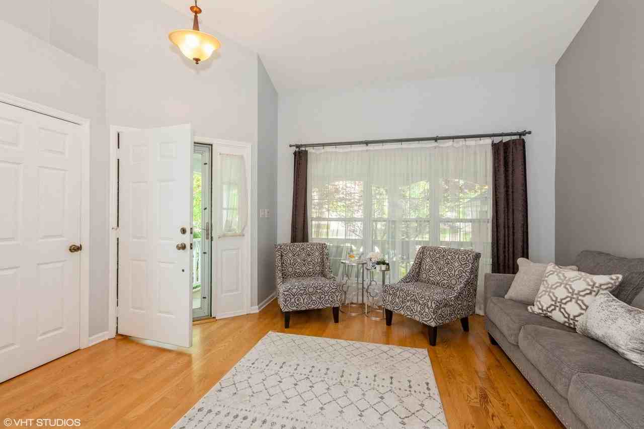 724 Wildflower Cir - Photo 4 of 31