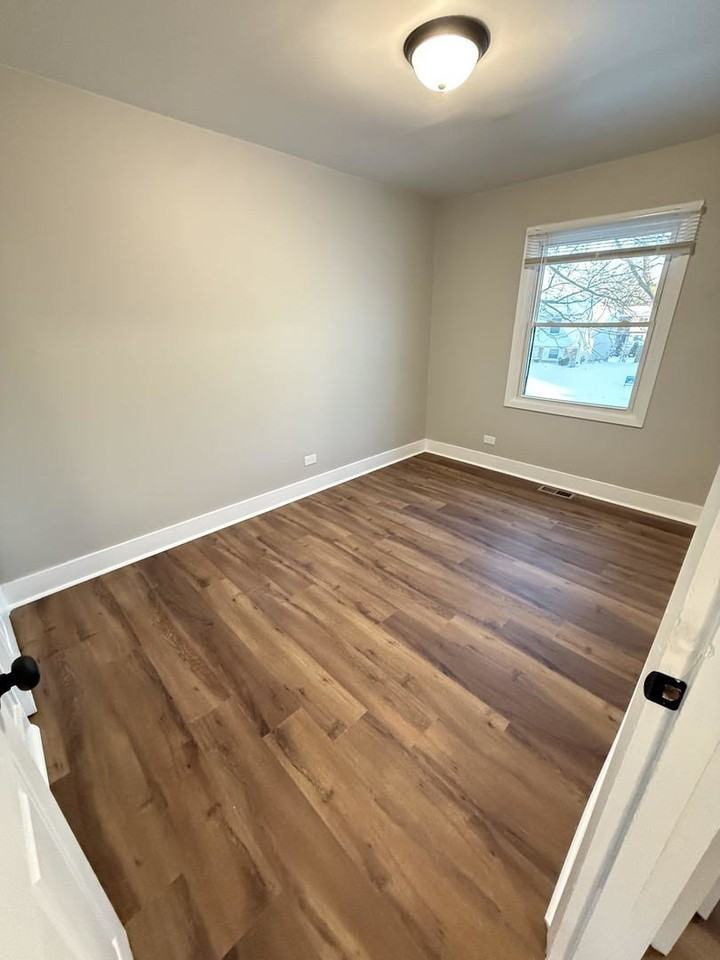 122 Deerpath Rd - Photo 6 of 14