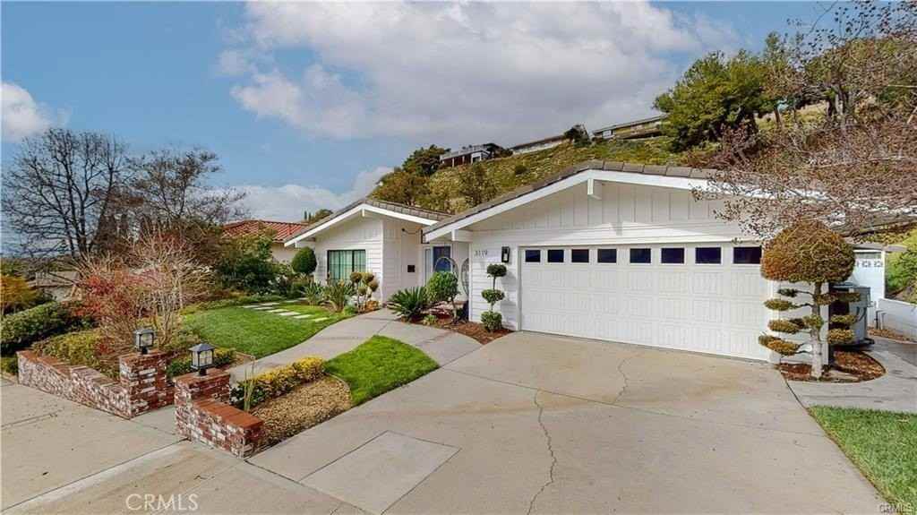 3119 Mesa Verde Dr - Photo 3 of 50