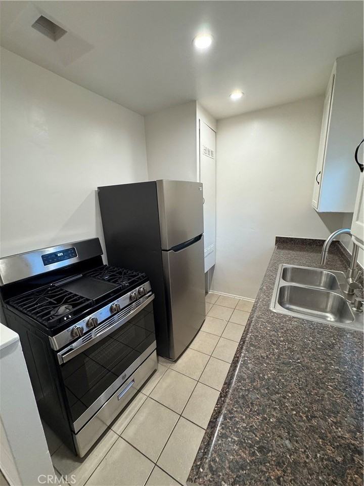 2573 N Lincoln St - Photo 7 of 10