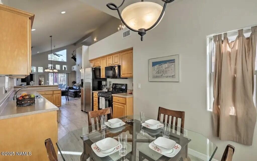 210 W Cedar Ave - Photo 4 of 28