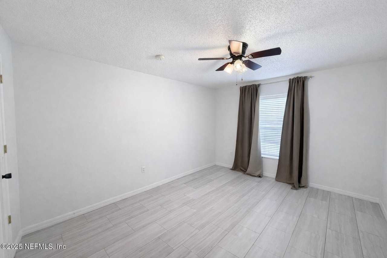 6634 Gentle Oaks Dr W - Photo 5 of 8