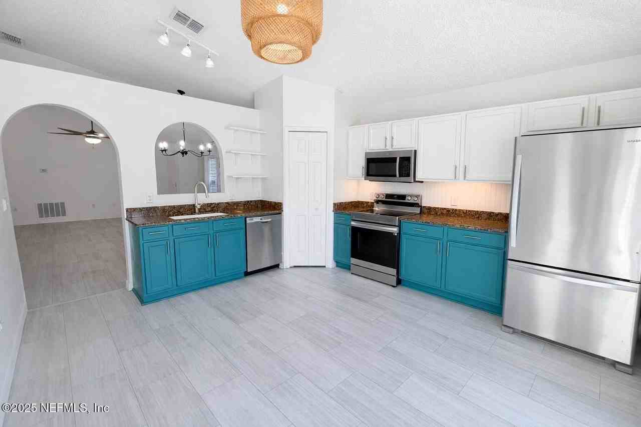 6634 Gentle Oaks Dr W - Photo 6 of 8