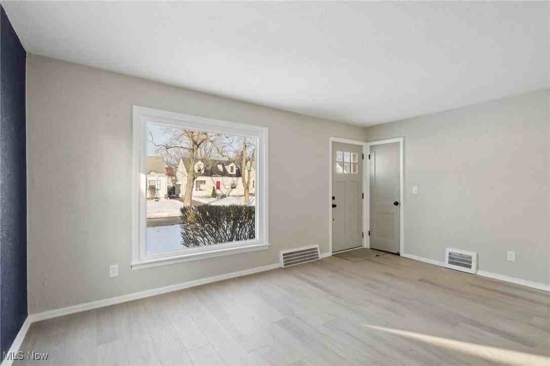 21316 Watson Rd - Photo 3 of 23