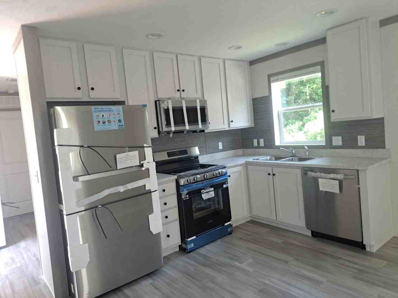 1112 Colonial Trl #867 - Photo 2 of 10