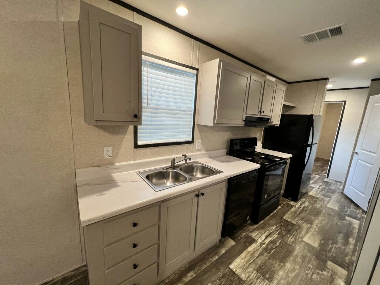 126 Southland Ct #126 - Photo 4 of 13