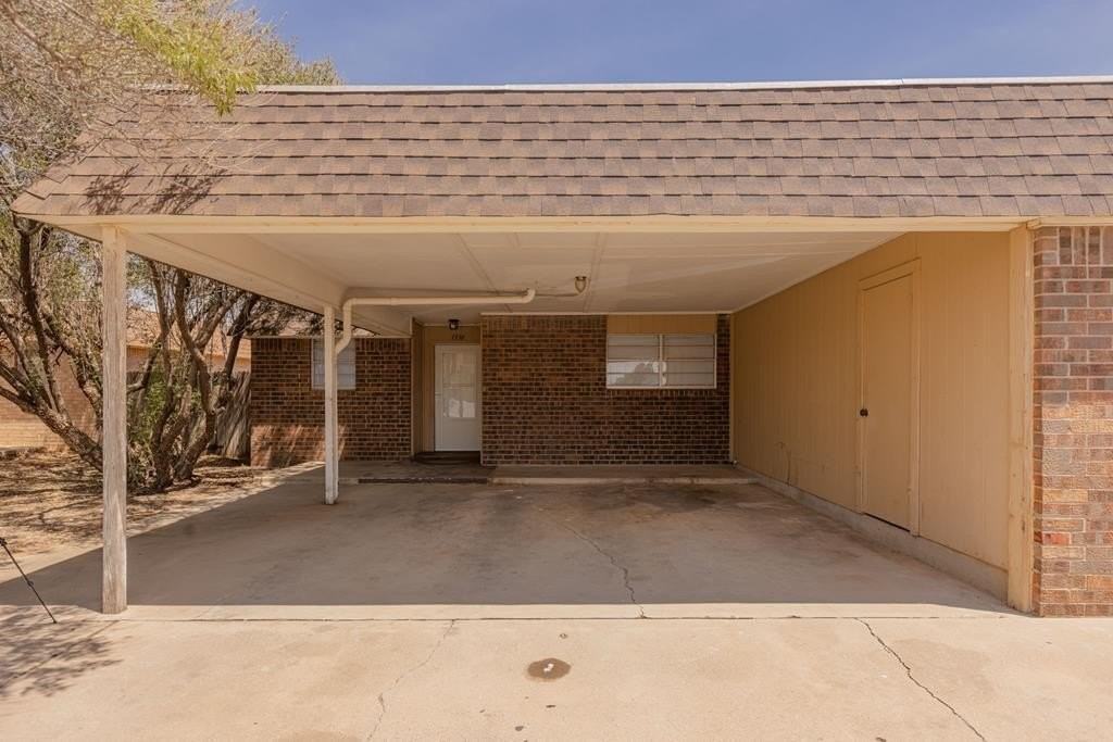 1328 Tanglewood Ln - Photo 2 of 20