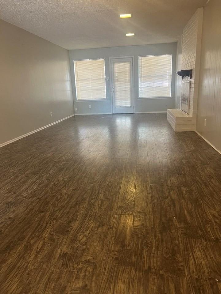 1328 Tanglewood Ln - Photo 3 of 20