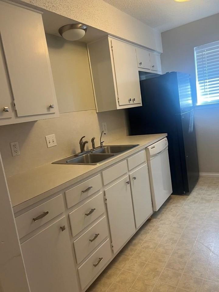 1328 Tanglewood Ln - Photo 5 of 20