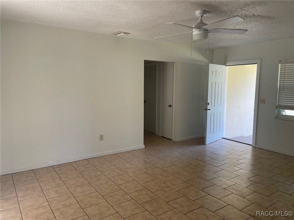 728 Greenleaf Ave - Photo 3 of 14