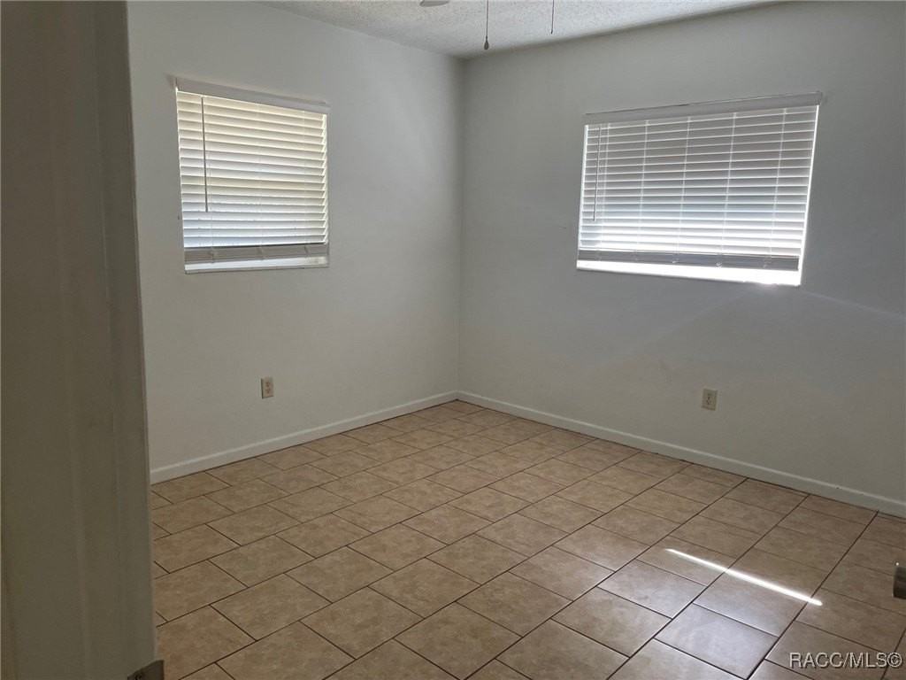 728 Greenleaf Ave - Photo 6 of 14