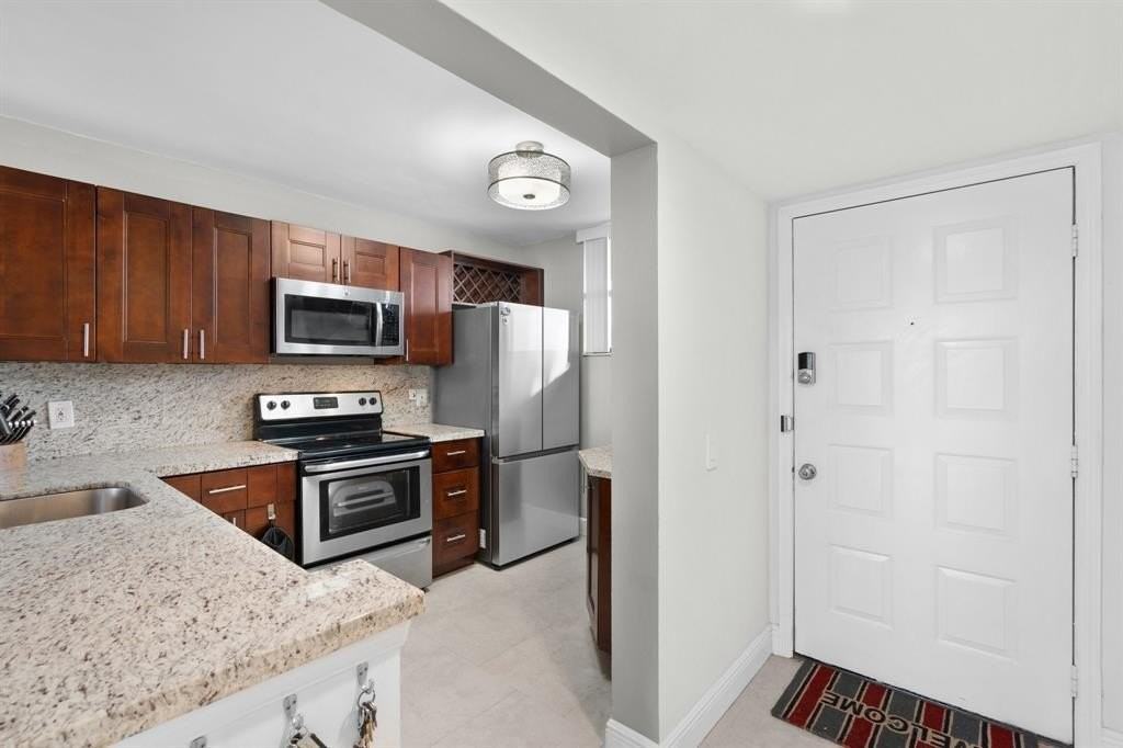 111 Lake Emerald Dr #401 - Photo 6 of 19