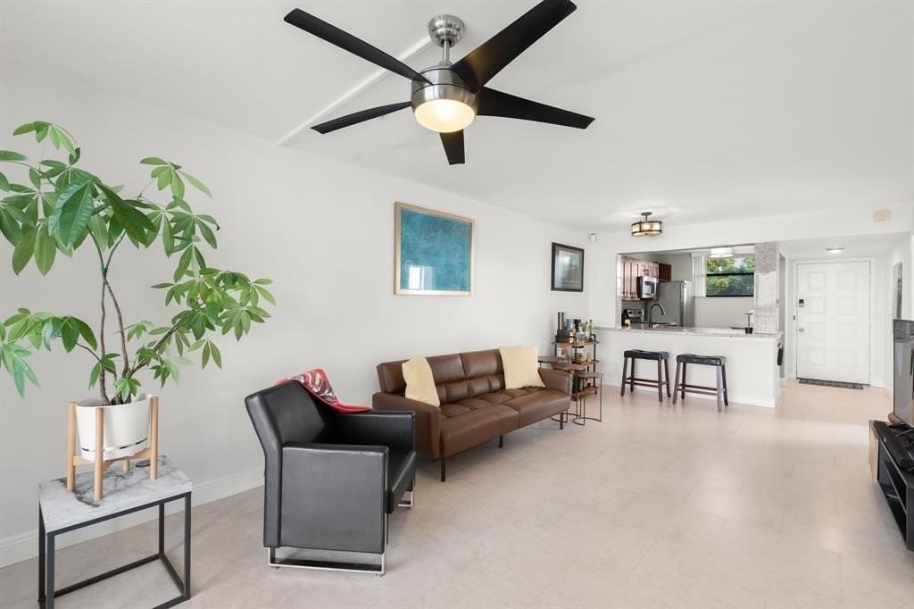 111 Lake Emerald Dr #401 - Photo 7 of 19