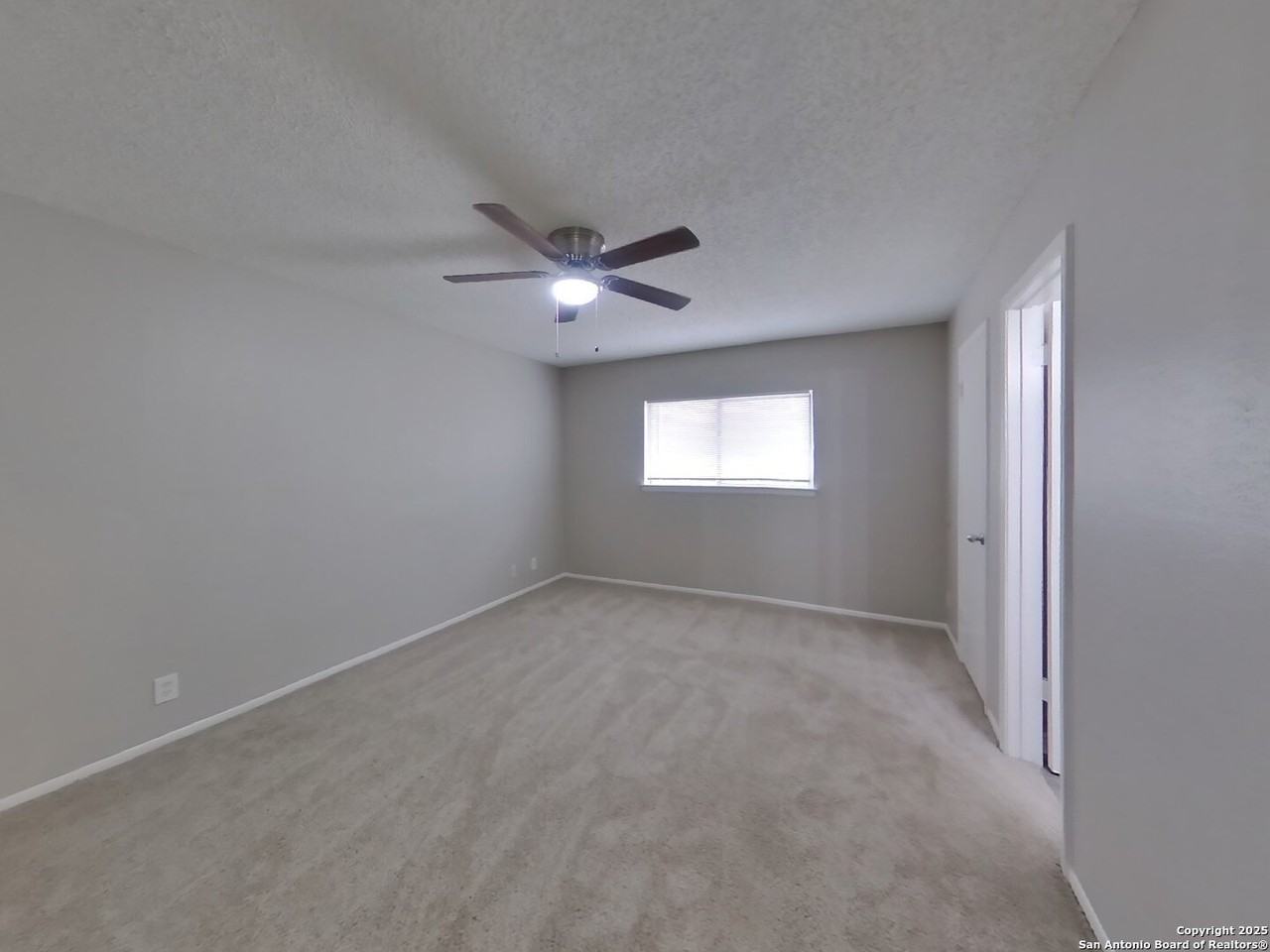 827 Thornedike Dr - Photo 7 of 16